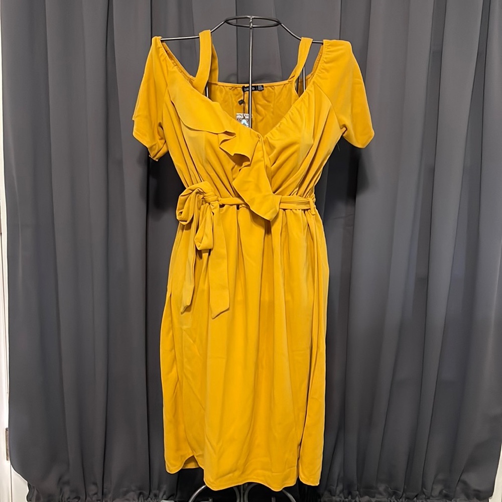 Boohoo Plus Plunge Dress-NWT-Clearance!